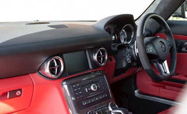 Mercedes-Benz SLS AMG Roadster 16