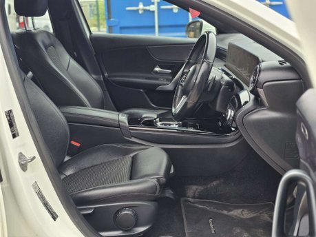 Mercedes-Benz A Class 1.5 A180d Sport (Executive) Hatchback 5dr Diesel 7G-DCT Euro 6 (s/s) (116 p 17