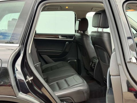 Volkswagen Touareg 3.0 Touareg V6 TSi Hybrid Auto 4WD 5dr 7