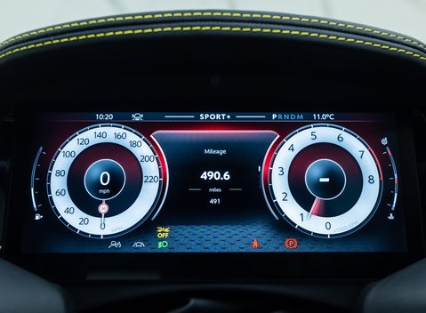 Aston Martin DB12 V8 19