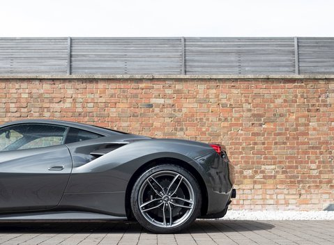 Ferrari 488 GTB 32