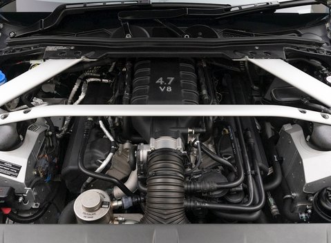 Aston Martin Vantage GT8 32