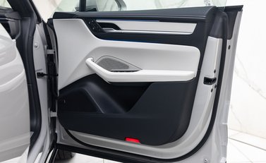 Porsche Macan Turbo Electric 30