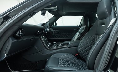 Mercedes-Benz SLS AMG GT FINAL EDITION 18