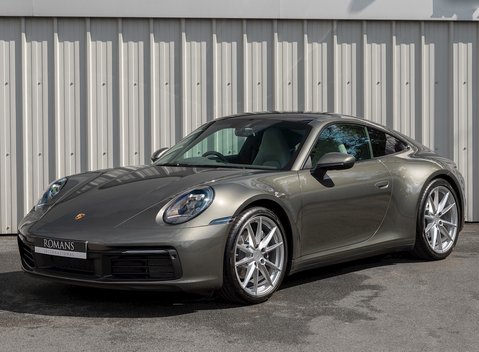 Porsche 911 Carrera (992) 6