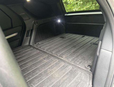 Land Rover Discovery 3.0 Discovery Dynamic HSE D MHEV Automatic 4WD 5dr 37