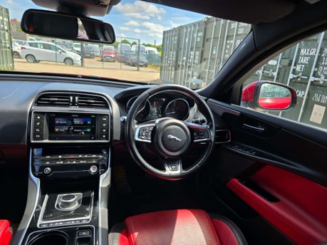 Jaguar XE 2.0d R-Sport Saloon 4dr Diesel Auto Euro 6 (s/s) (180 ps) 46