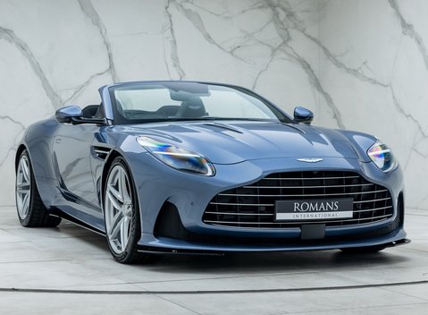 Aston Martin DB12 VOLANTE 9