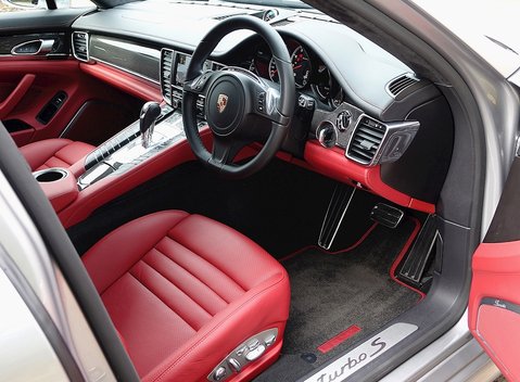 Porsche Panamera Turbo S 28