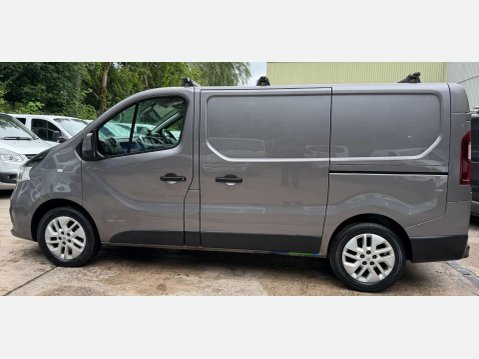 Renault Trafic 1.6 dCi 27 Sport Nav Panel Van 5dr Diesel Manual SWB Standard Roof Euro 6 ( 18