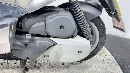 Yamaha Majesty 125 2004 YP125 32K PROJECT LARGE MAXI SCOOTER 125CC 9
