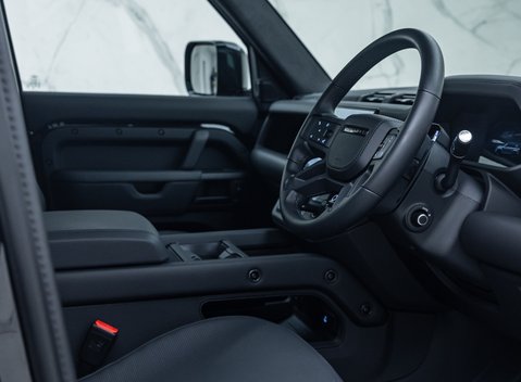 Land Rover Defender 110 OCTA Black 14