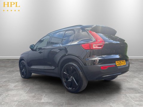 Volvo XC40 2.0 B4 MHEV Plus Black Edition SUV 5dr Petrol Hybrid DCT Auto Euro 6 (s/s) 5