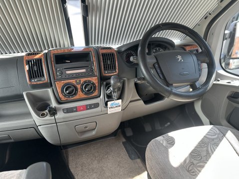 Autocruise Oakmont 4 BERTH 3.0 LOW PROFILE ISLAND BED 24