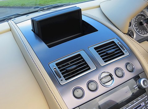 Aston Martin V8 Vantage Roadster 12