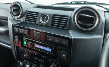 Land Rover Defender 90 ADVENTURE 21