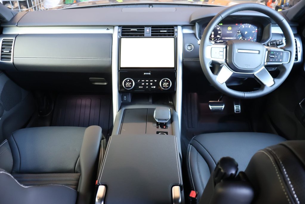Land Rover Discovery BRAND NEW COMMERCIAL DYNAMIC HSE WITH A GENUINE REAR SEAT CONVERSION 15