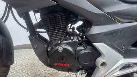 Honda CB GLR 125 2017 GOOD RUNNING PROJECT BIKE SPARES OR REPAIR 125CC 10