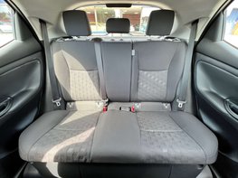 Toyota Yaris ICON HEV CVT 63