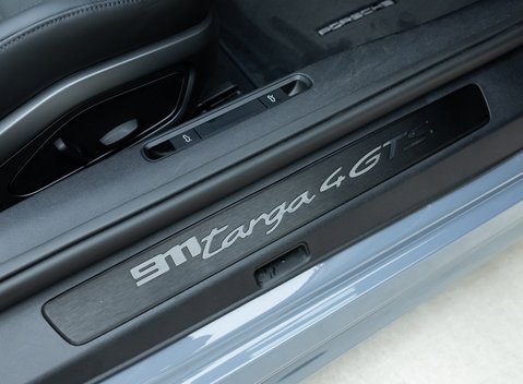 Porsche 911 Targa 4 GTS (992) 24