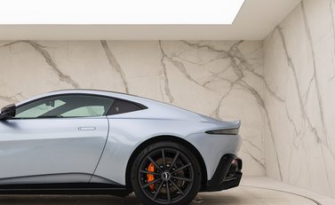 Aston Martin V8 Vantage 23