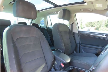 Volkswagen Tiguan 2.0 TDI BlueMotion Tech SEL DSG 4Motion Euro 6 (s/s) 5dr 8