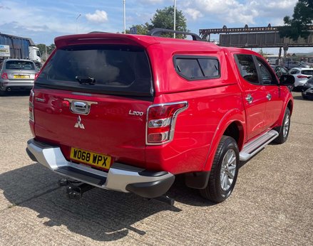 Mitsubishi L200 2.4 L200 Barbarian DI-D Auto 4WD 9