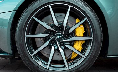 Aston Martin DB11 V8 10