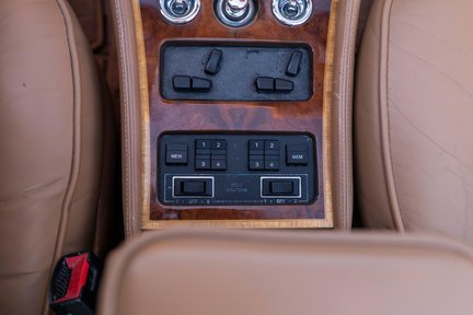 Rolls-Royce Corniche III 33