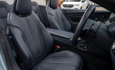 Aston Martin DB11 Volante 14