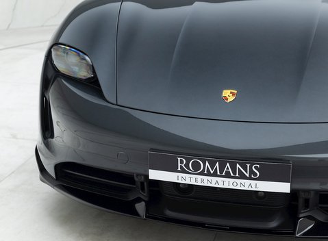 Porsche Taycan Turbo S Cross Turismo 25