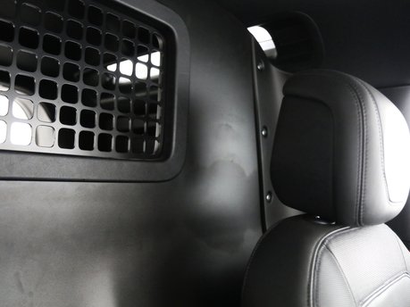 Land Rover Defender D300 Hard Top x-Dynamic HSE - Jump Seat - High Spec Just Serviced - VAT Q Service History