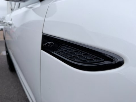 Jaguar E-Pace 2.0 R-DYNAMIC BLACK MHEV 31