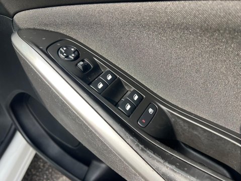 Vauxhall Grandland X 1.2 Turbo SE Euro 6 (s/s) 5dr 31