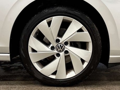 Volkswagen Golf 1.5 Golf Style eTSI Semi-Auto 5dr 5