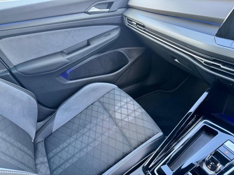 Volkswagen Golf R-LINE ETSI DSG 32