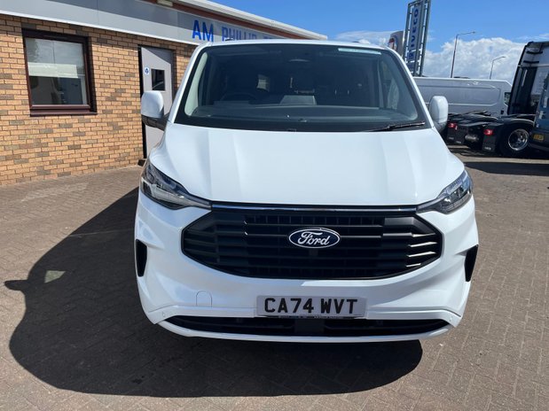 Ford Transit Custom TRANSIT CUSTOM 320 L2 DIESEL FWD 2.0 Eco Blue 136ps H1 Kombi Limited 9-Seat 7