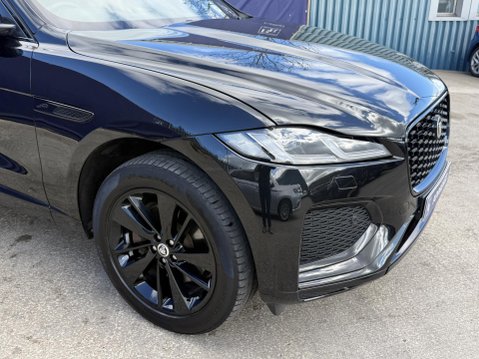 Jaguar F-Pace 2.0 D200 MHEV R-Dynamic SE Black SUV 5dr Diesel Auto AWD Euro 6 (s/s) (204 13