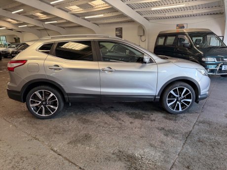 Nissan Qashqai 1.2 DIG-T Tekna 2WD Euro 6 (s/s) 5dr 7