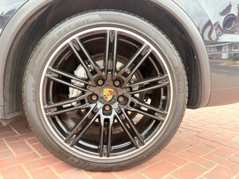 Porsche Cayenne 4.2 TD V8 S TiptronicS 4WD Euro 6 (s/s) 5dr 53