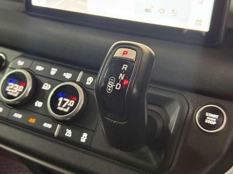 Land Rover Defender 3.0 D250 MHEV SE Hard Top SUV 5dr Diesel Auto 4WD MWB Euro 6 (s/s) (250 ps) 63