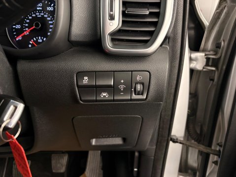 Kia Sportage 1.6 GDi 2 Euro 6 (s/s) 5dr 28