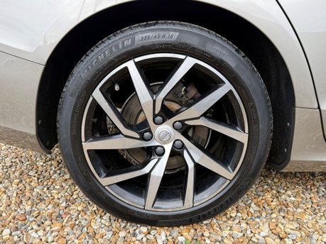 Volvo V60 2.0 D4 Momentum Auto Euro 6 (s/s) 5dr 12