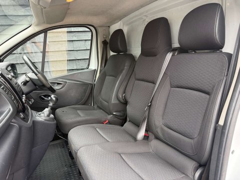 Vauxhall Vivaro 1.6 Vivaro 2700 Sportive CDTi 33