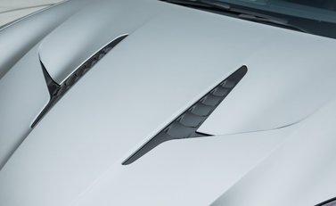 Aston Martin Vanquish V12 35