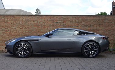 Aston Martin DB11 2