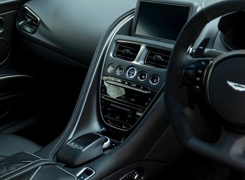 Aston Martin DBS Superleggera 17