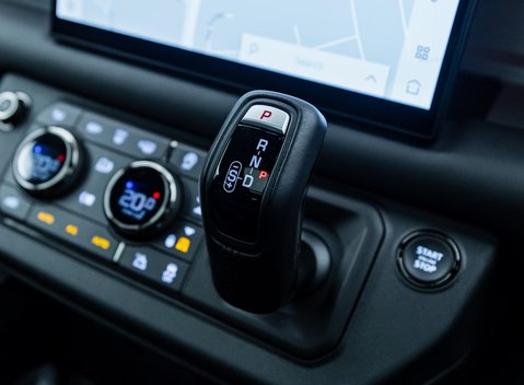Land Rover Defender OCTA EDITION ONE 21
