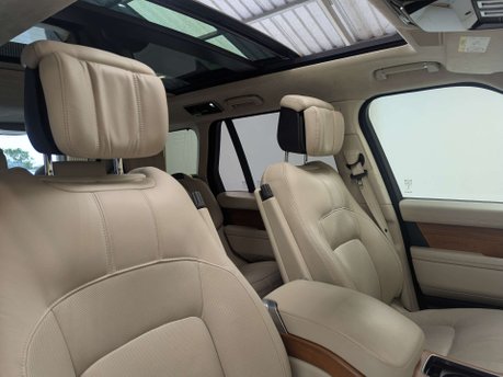 Land Rover Range Rover 3.0 Range Rover Autobiography Auto 4WD 5dr 30