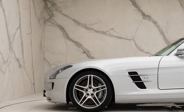 Mercedes-Benz SLS AMG 21